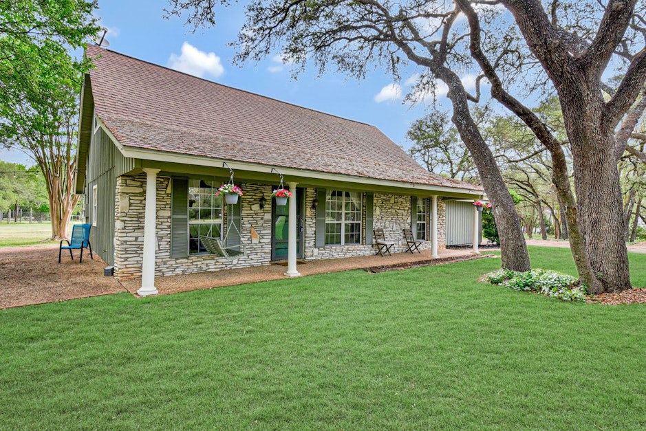 3600 Del Robles, Austin, TX 78727, Presented by Brittney Heffernan